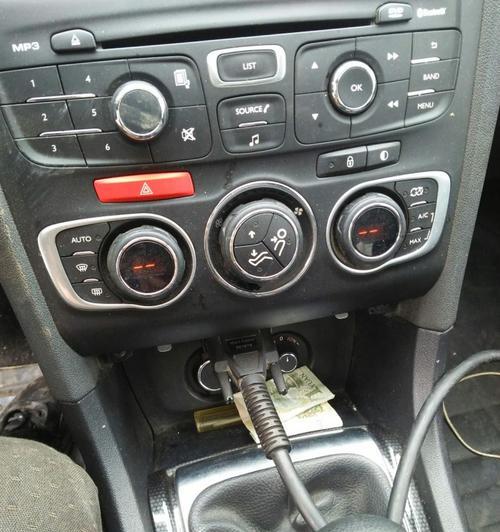 雪铁龙汽车转向灯开关总成价格解析（了解雪铁龙汽车转向灯开关总成价格的重要性及购买建议）-第1张图片-好赞用车