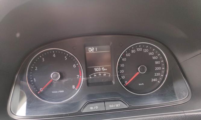 大众老款朗逸仪表转向灯常亮的原因及解决方法（探究大众老款朗逸仪表转向灯常亮问题的根源和解决方案）-第3张图片-好赞用车