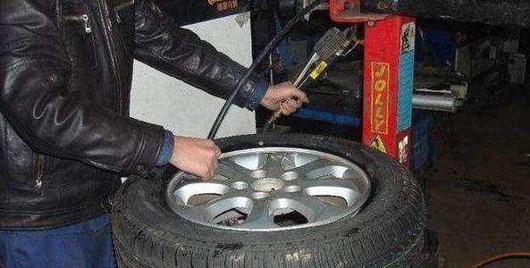 电瓶车轮胎气压多少合适（探讨电瓶车轮胎气压对乘坐舒适度和行驶安全的影响）-第1张图片-好赞用车