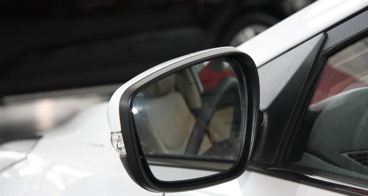 揭秘大众朗动后视镜没有转向灯的背后真相（探索大众朗动车型为何没有配置转向灯的原因）-第1张图片-好赞用车