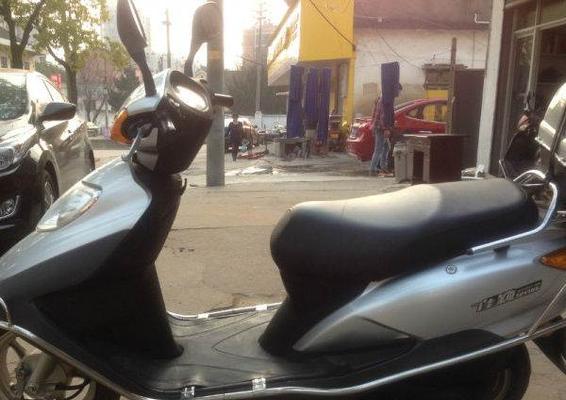 五羊本田踏板车如何更换转向灯？更换过程中需要注意什么？-第1张图片-好赞用车