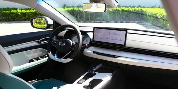 吉利帝豪雷神L混动档位（重新定义混动驾驶的新标杆）-第3张图片-好赞用车