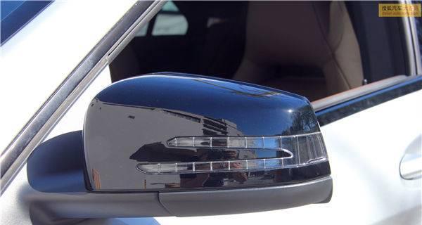 奔驰450的转向灯在哪里？如何快速找到并使用？-第1张图片-好赞用车