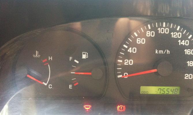 日产电瓶灯刹车灯亮是什么意思？如何解决？-第1张图片-好赞用车