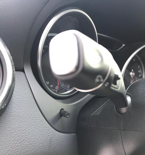 奔驰转向灯后面亮前面不亮了怎么回事？如何快速解决？-第1张图片-好赞用车