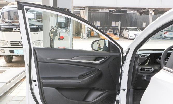 长安逸动plus高位刹车灯拆解教程?拆解过程中常见问题有哪些?-第2张图片-好赞用车 长安逸动plus高位刹车灯拆解教程?拆解过程中常见问题有哪些?-第2张图片-好赞用车