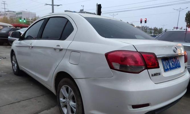 长城C30转向灯更换指南（教你轻松更换长城C30的转向灯）-第2张图片-好赞用车