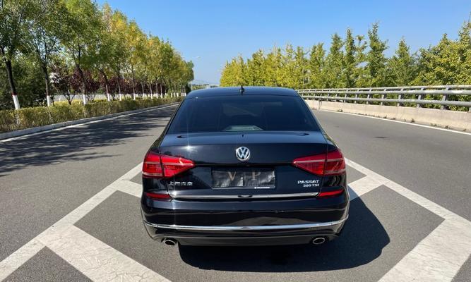 揭秘大众帕萨特转向灯的神秘型号（探索大众帕萨特转向灯的型号和技术特点）-第3张图片-好赞用车