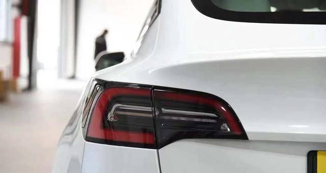 特斯拉刹车对侧刹车灯亮问题解决方法（解决特斯拉刹车对侧刹车灯亮的实用技巧和建议）-第3张图片-好赞用车