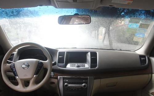 解决2017款日产天籁刹车灯亮跑不动问题的方法（维修技巧）-第2张图片-好赞用车