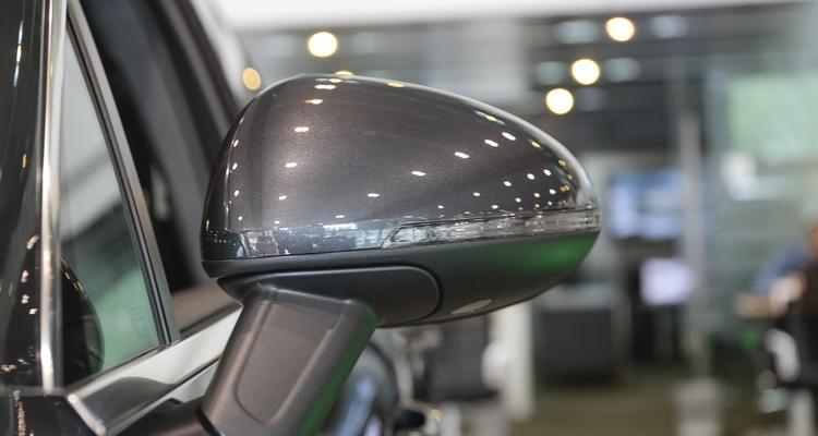 保时捷转向灯使用指南（保时捷转向灯功能及使用方法解析）-第1张图片-好赞用车