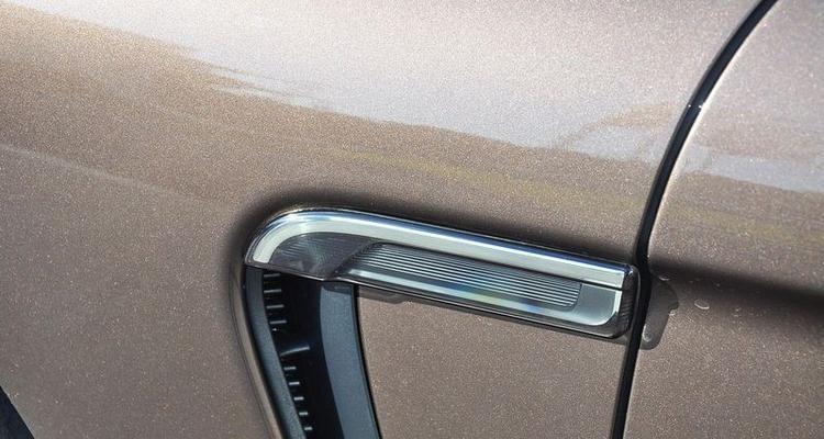 保时捷转向灯使用指南（保时捷转向灯功能及使用方法解析）-第3张图片-好赞用车