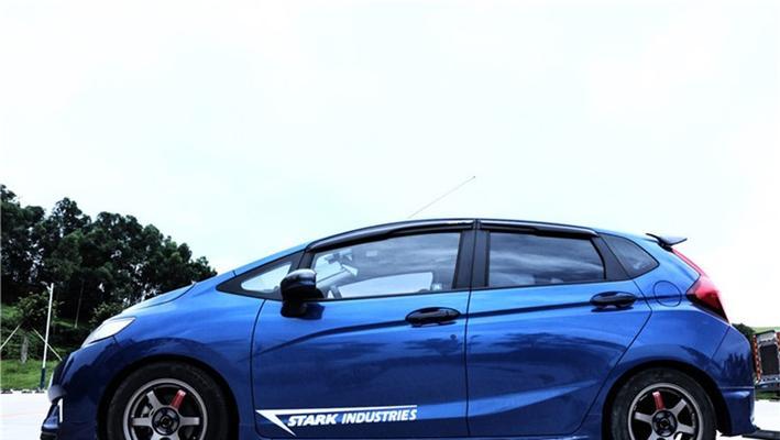 本田思域车转向灯展示的设计与创新（创新设计下的本田思域车转向灯功能与美学表达）-第1张图片-好赞用车