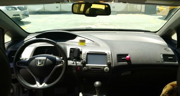 本田思域车转向灯展示的设计与创新（创新设计下的本田思域车转向灯功能与美学表达）-第3张图片-好赞用车