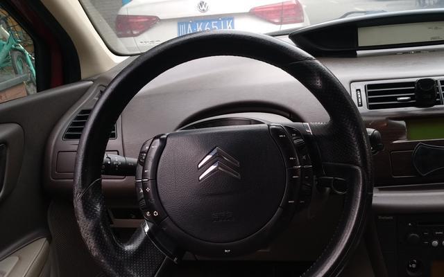 雪铁龙世嘉方向转向灯闪烁问题解决方法（如何解决雪铁龙世嘉方向转向灯闪几下就停止的问题）-第1张图片-好赞用车