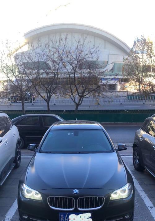 宝马525右转向灯闪一下，引发你的安全思考（探究宝马525右转向灯突然闪烁的原因与解决方案）-第3张图片-好赞用车