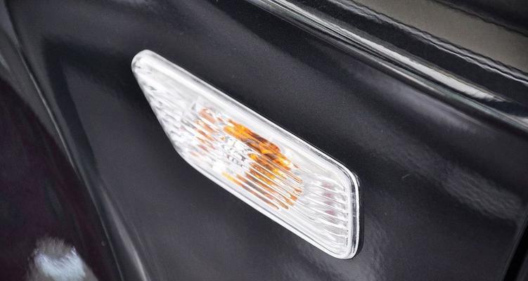 奔腾B70老款转向灯灯泡更换教程（详细介绍奔腾B70老款转向灯灯泡的更换步骤及注意事项）-第1张图片-好赞用车