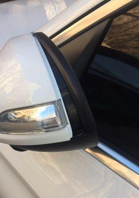 奔驰反光镜转向灯的拆卸步骤与注意事项（教你如何正确拆卸奔驰反光镜转向灯）-第1张图片-好赞用车