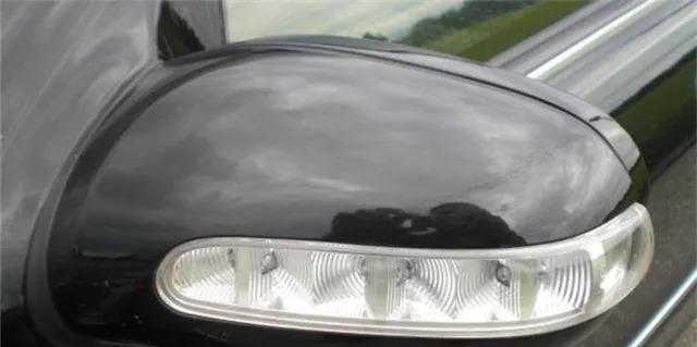 奔驰反光镜转向灯的拆卸步骤与注意事项（教你如何正确拆卸奔驰反光镜转向灯）-第2张图片-好赞用车