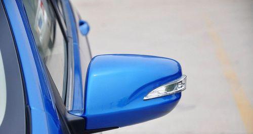 探索比亚迪速锐后视镜转向灯外壳的设计与功能（揭秘比亚迪速锐后视镜转向灯外壳的创新之处）-第1张图片-好赞用车