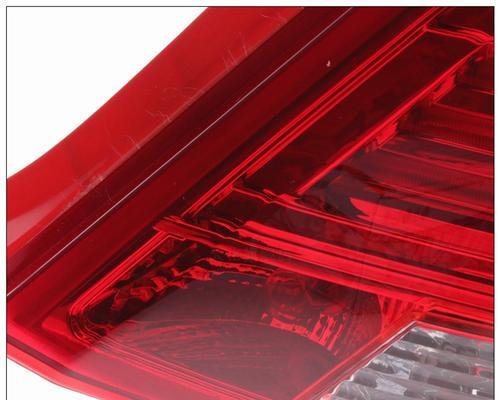 探索比亚迪速锐后视镜转向灯外壳的设计与功能（揭秘比亚迪速锐后视镜转向灯外壳的创新之处）-第3张图片-好赞用车