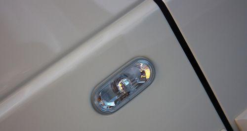 如何更换大众捷达倒车镜转向灯（简单教程帮助您更换大众捷达倒车镜转向灯）-第2张图片-好赞用车