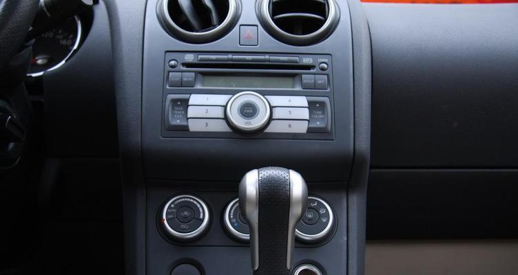 日产逍客转向灯闪灯图解析（了解日产逍客转向灯闪灯的原因与解决方法）-第1张图片-好赞用车