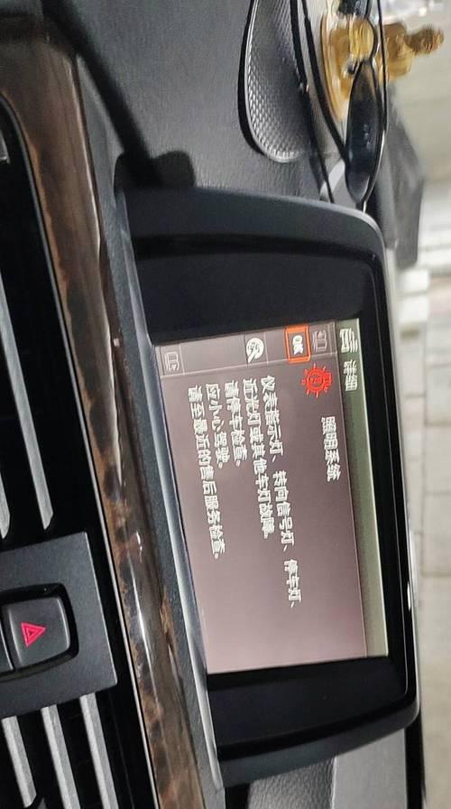 如何关闭宝马开车门转向灯亮（简单有效的操作方法）-第1张图片-好赞用车